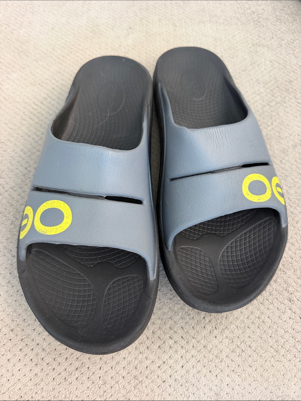 OOFOS Gray and Yellow Men's Slide Sandals